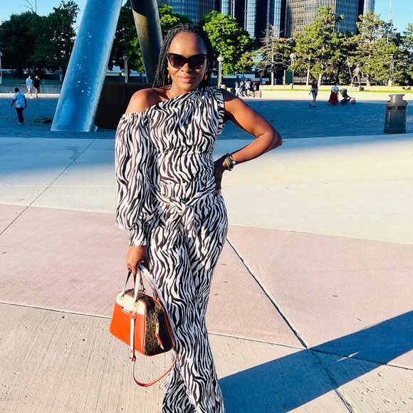 Meet your Posher, Kemi - Picture 3 of 3